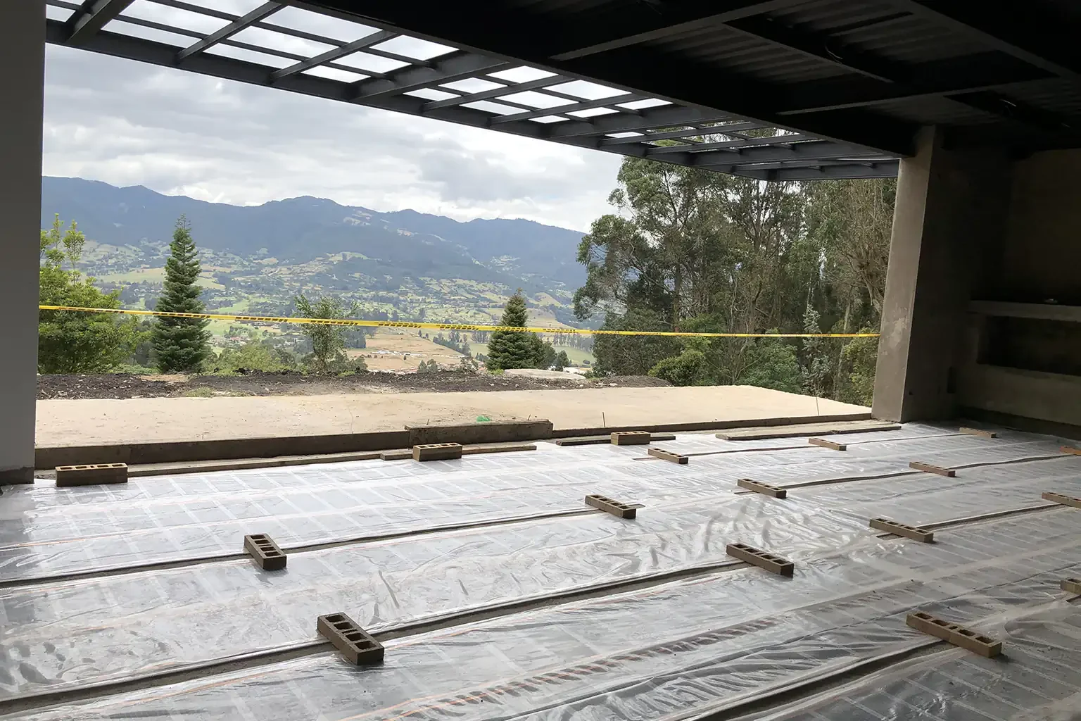Antes: instalación de piso radiante durante la obra